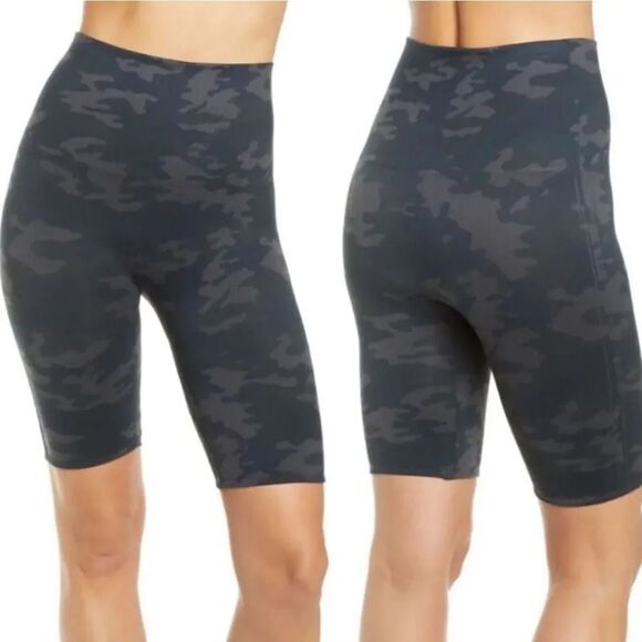 Spanx Black Camo Look At Me Now Seamless Bike Shorts Large NWT - Picture 3 of 12